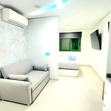 Alondras White Aircon And Pool