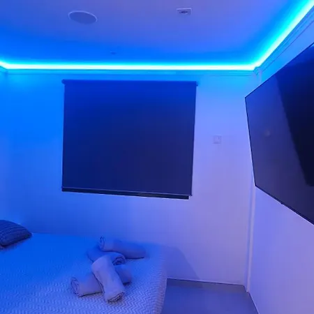 Alondras White Aircon And Pool Apartamento
