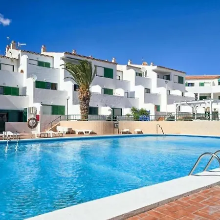 Alondras White Aircon And Pool *