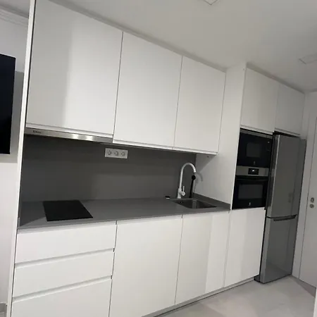 Alondras White Aircon And Pool *