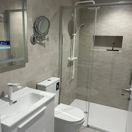 Alondras White Aircon And Pool *